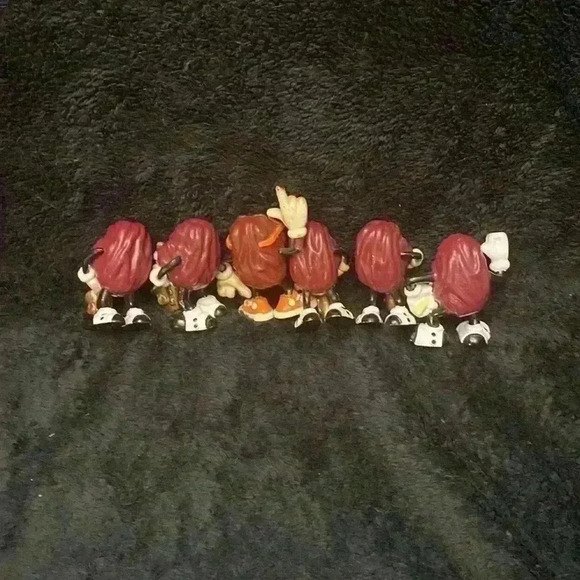 Vintage Set of  6 California Raisins collectibles. - Picture 4 of 9